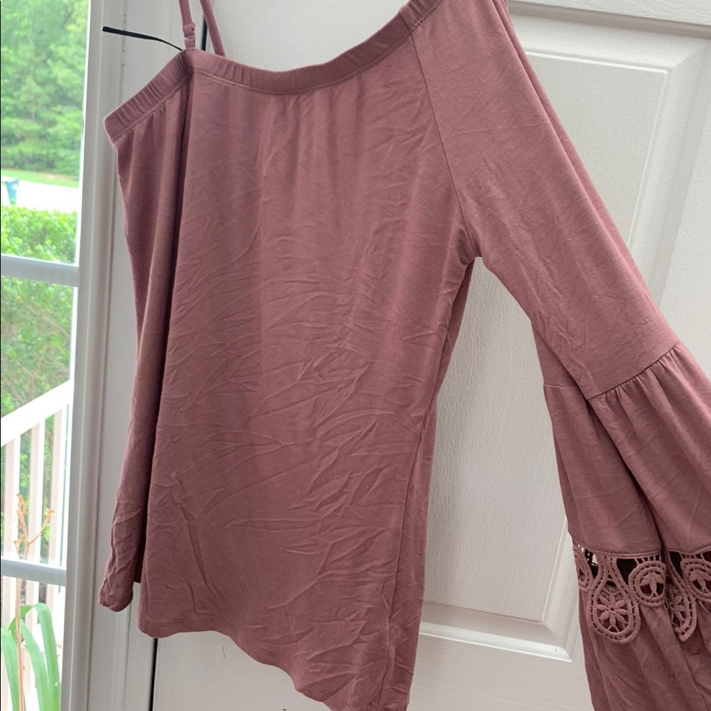 Half the shoulder long sleeve blouse